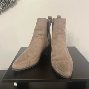 Size 6 Forever 21 suede gray ankle booties
